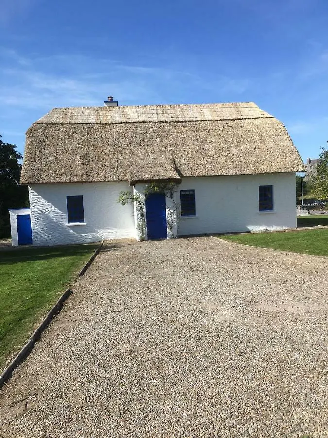 بيت للعطل Dunguaire Thatched Cottages غالواي أيرلندا